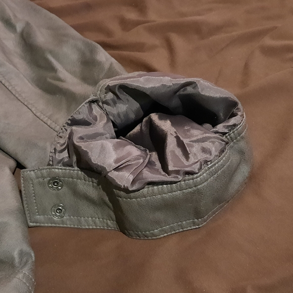 Feminine cut Leather Motorcycle Jacket - Picture 3 of 14